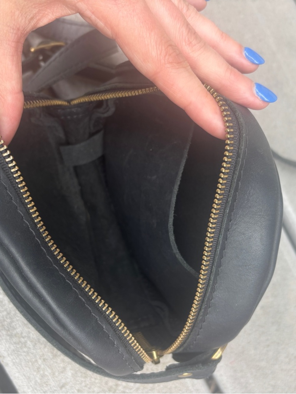 Portland Leather Goods Small Circle Crossbody - Picture 3 of 3